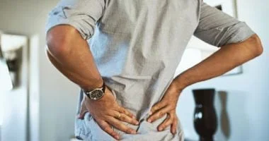ألم الظهر والانزلاق الغضروفي: الأعراض والوقاية