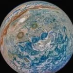 لماذا يملك المشترى أربعة أقمار وزحل قمراً واحداً؟