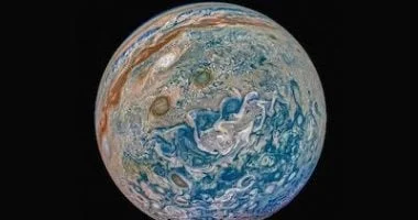 لماذا يملك المشترى أربعة أقمار وزحل قمراً واحداً؟