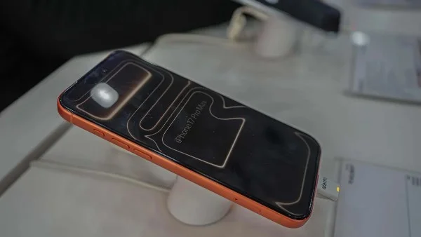 تسريبات تكشف تصميم أول آيفون قابل للطي من أبل