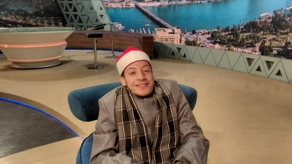 منشد شاب من بني سويف يتحدى الإعاقة بصوته المميز