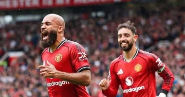 مانشستر يونايتد يواجه ليدز في مباراة حاسمة بالدوري الإنجليزي