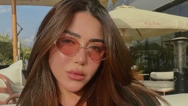 سارة سلامة تتألق بإطلالة صيفية جذابة