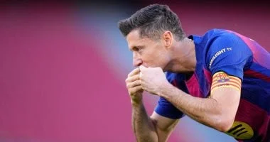 برشلونة يسعى لتمديد عقد ليفاندوفسكي حتى 2027