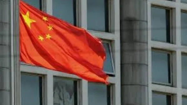 الخارجية الصينية تدعو للهدوء في مضيق هرمز