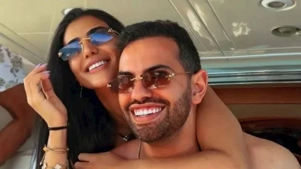 ريم سامي تتألق على يخت مع زوجها محمد المغازي