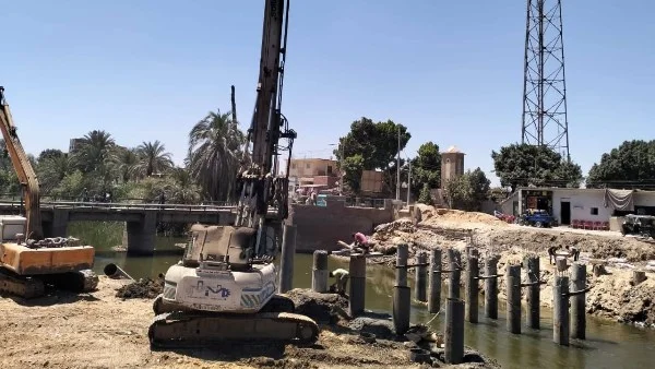 تكثيف الأعمال في كوبري النواورة الجديد بالبداري