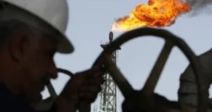 النفط يتجاوز 100 دولار للبرميل مجددًا