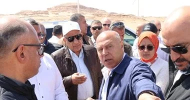 جولة تفقدية لوزيري النقل والكهرباء في جبل الجلالة