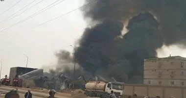 السيطرة على حريق في مصنع بلاستيك بكوم حمادة