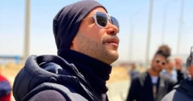 محمد إمام ينشر صورة جديدة من كواليس فيلم "صقر وكناريا"