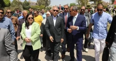 محافظ القاهرة يحتفل بشم النسيم مع المواطنين