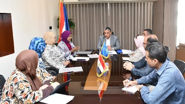 محافظ أسوان يكلف نائبه بإنهاء إجراءات بطاقات ذوي الإعاقة