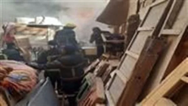 السيطرة على حريق في مبنى للأخشاب بطوخ