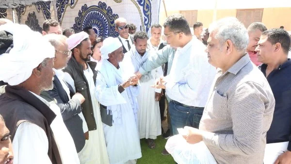 محافظ البحر الأحمر يستمع لمطالب أهالي أبغصون وحماطة وبرنيس