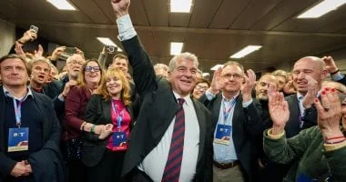 لابورتا يرافق برشلونة إلى مدريد لمواجهة أتلتيكو