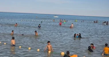 رجال إنقاذ في رأس البر لضمان سلامة رواد الشواطئ