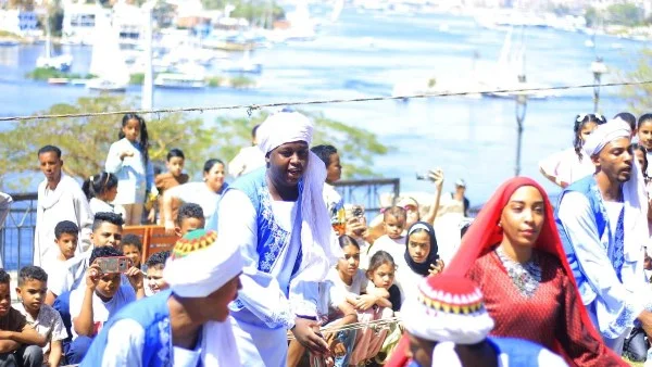 فقرات استعراضية بمناسبة شم النسيم في أسوان