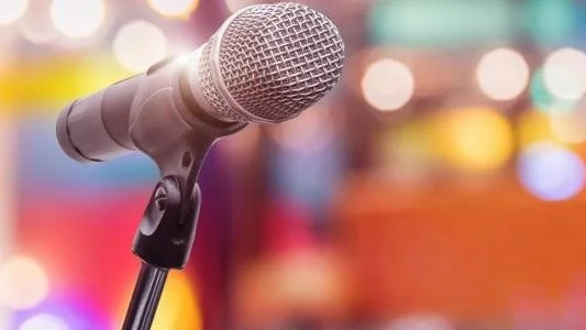 تطور الموسيقى عبر الكمان الإلكتريك