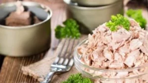 الفرق بين التونة والسلمون في شم النسيم