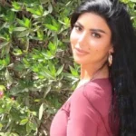 كارولين عزمي تتألق بفستان أحمر على إنستجرام