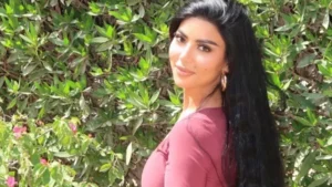 كارولين عزمي تتألق بفستان أحمر على إنستجرام