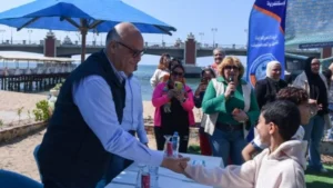 محافظ الإسكندرية يحتفل بشم النسيم مع الأطفال