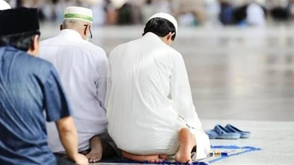 حكم الإمام إذا تذكر عدم وضوئه أثناء الصلاة