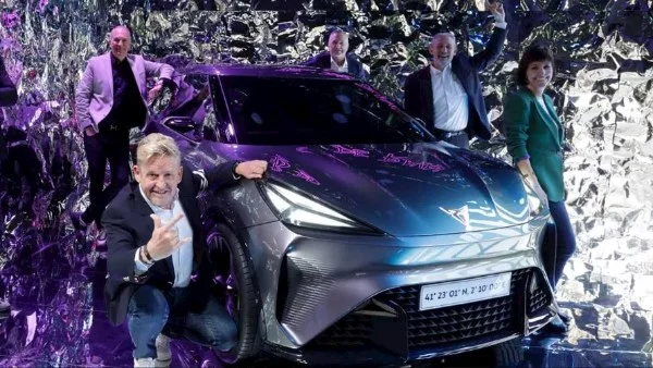 كوبرا تطلق سيارتها الكهربائية Raval الرياضية الجديدة