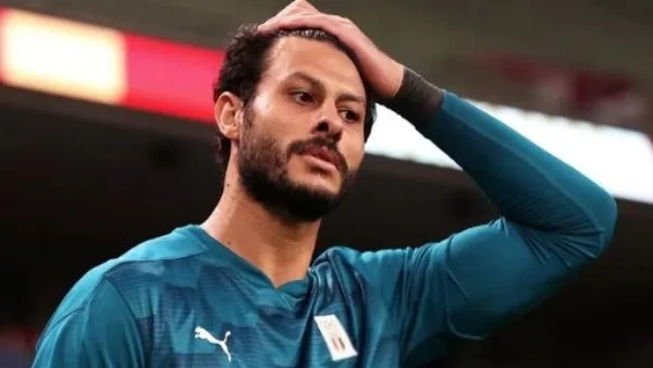 طرد محمد الشناوي في مباراة الأهلي وسيراميكا كليوباترا