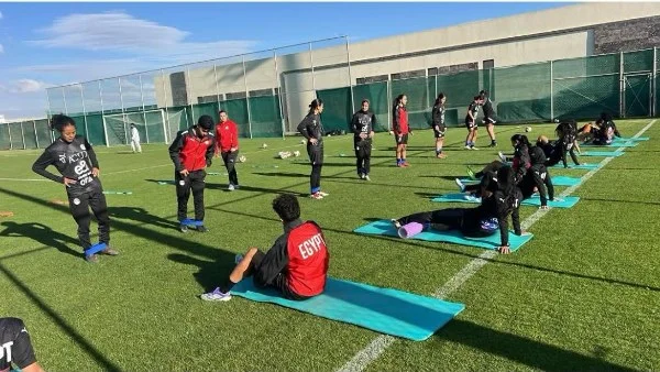استعدادات المنتخب النسائي لمواجهة السعودية الودية