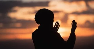 دعاء الفجر: لحظات من مناجاة الله