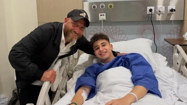 زيارة وائل رياض لبلال عطية بعد نجاح جراحته