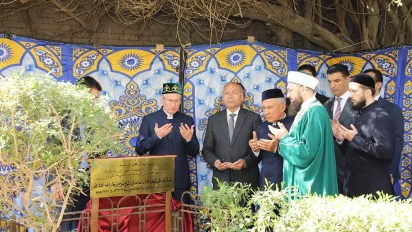 زيارة رئيس تتارستان لقبر الشيخ موسى جار الله في القاهرة