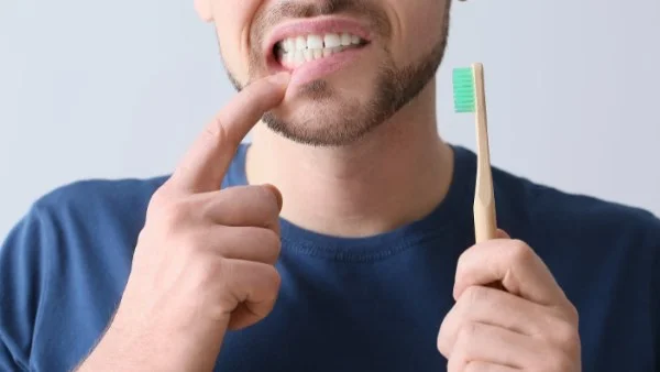 كيف تتخلص من رائحة الفم الكريهة بعد شم النسيم