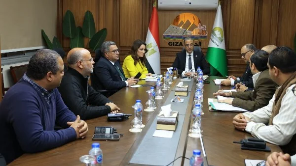 لقاء محافظ الجيزة لمناقشة خطط العمل بحي جنوب