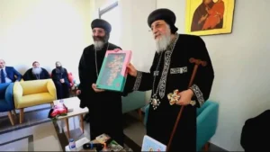 الأنبا مينا يحتفل بعيد القيامة مع البابا تواضروس