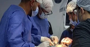 جراحة دقيقة تعيد الأمل لوجه مسن في مستشفى المحلة