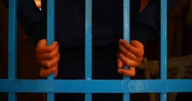 السجن 5 سنوات لثلاثة متهمين بحيازة سلاح ناري في سوهاج