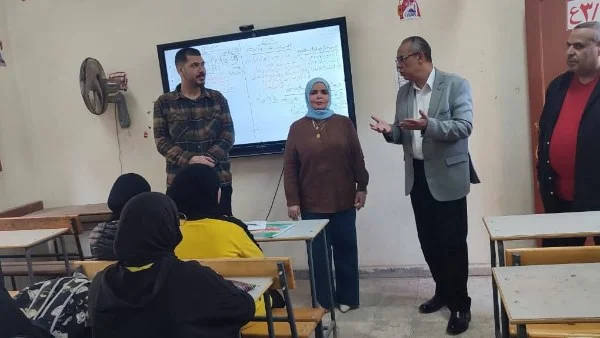 جولة مفاجئة تتسبب في إحالة مدير مدرسة بشبرا للتحقيق