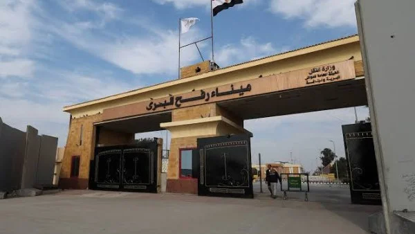 معبر رفح يستقبل مصابين من غزة للعلاج في مصر