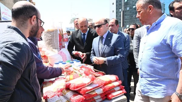 محافظ الغربية يتفقد سوق اليوم الواحد بسبرباي