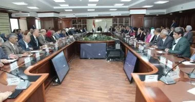 محافظ بني سويف يوجه لتطوير الأداء وتحسين الخدمات