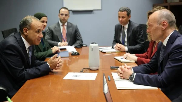 إيطاليا تستثمر في الطاقة المتجددة والبنية التحتية بمصر