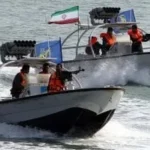 واشنطن تهدد باستهداف زوارق الحرس الثوري الإيراني