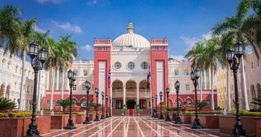 أمير رومانيا يزور الجامعة البريطانية في مصر