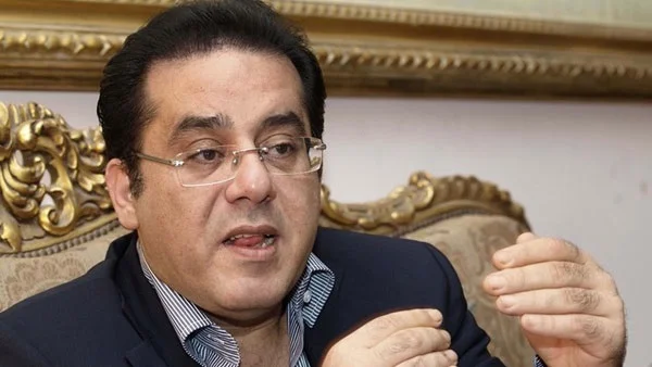 انتقادات لاذعة لأيمن نور بعد لقائه بطائفة يهودية بفرنسا