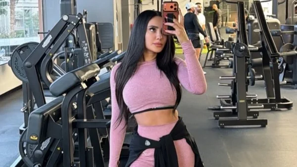 مي القاضي تكشف عن رشاقتها وتعالج شائعة عمرها