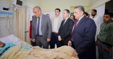 محافظ كفر الشيخ يطمئن على ثلاث فتيات مصابات في حادث سير