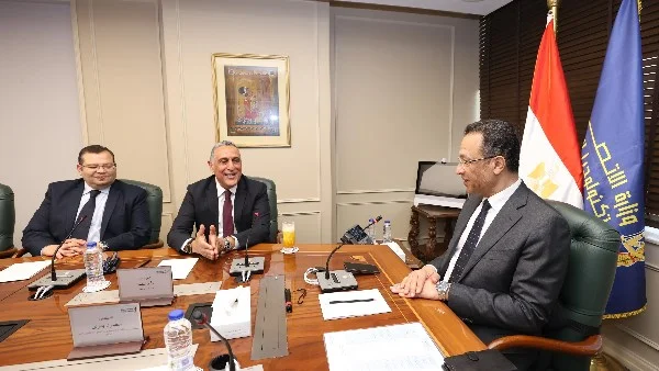 لقاء وزير الاتصالات مع أوراكل حول التحول الرقمي في مصر